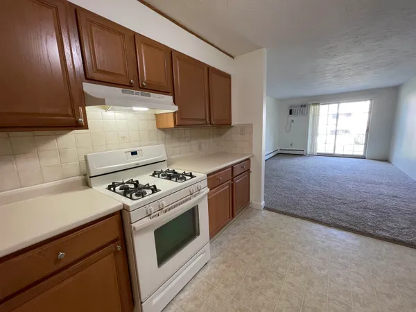 $1,891 | 385 Huse Road, Unit 15, Manchester, NH 03103