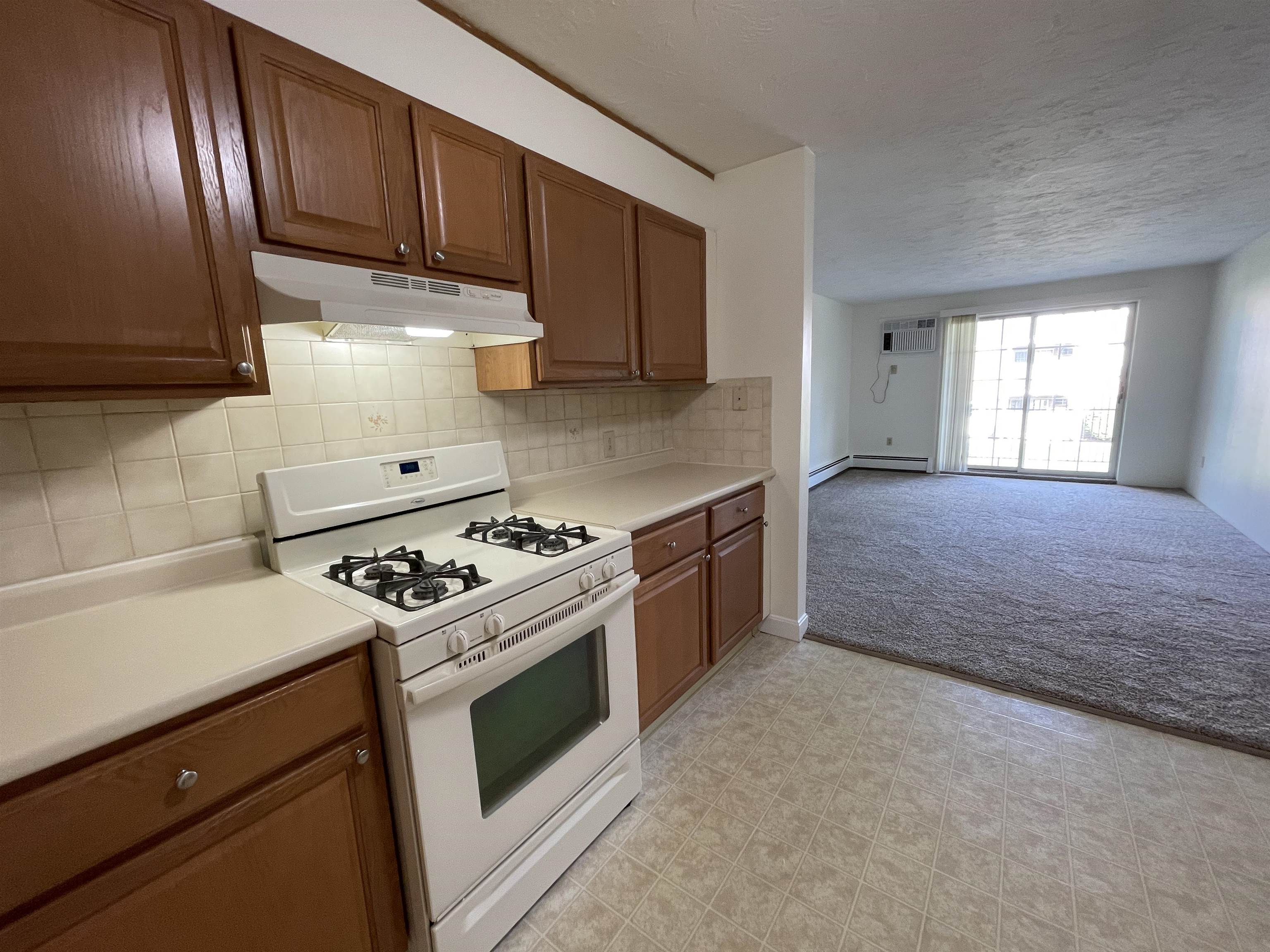 385 Huse Road, Unit 15 Manchester, NH 03103 - Photo 13 of 42