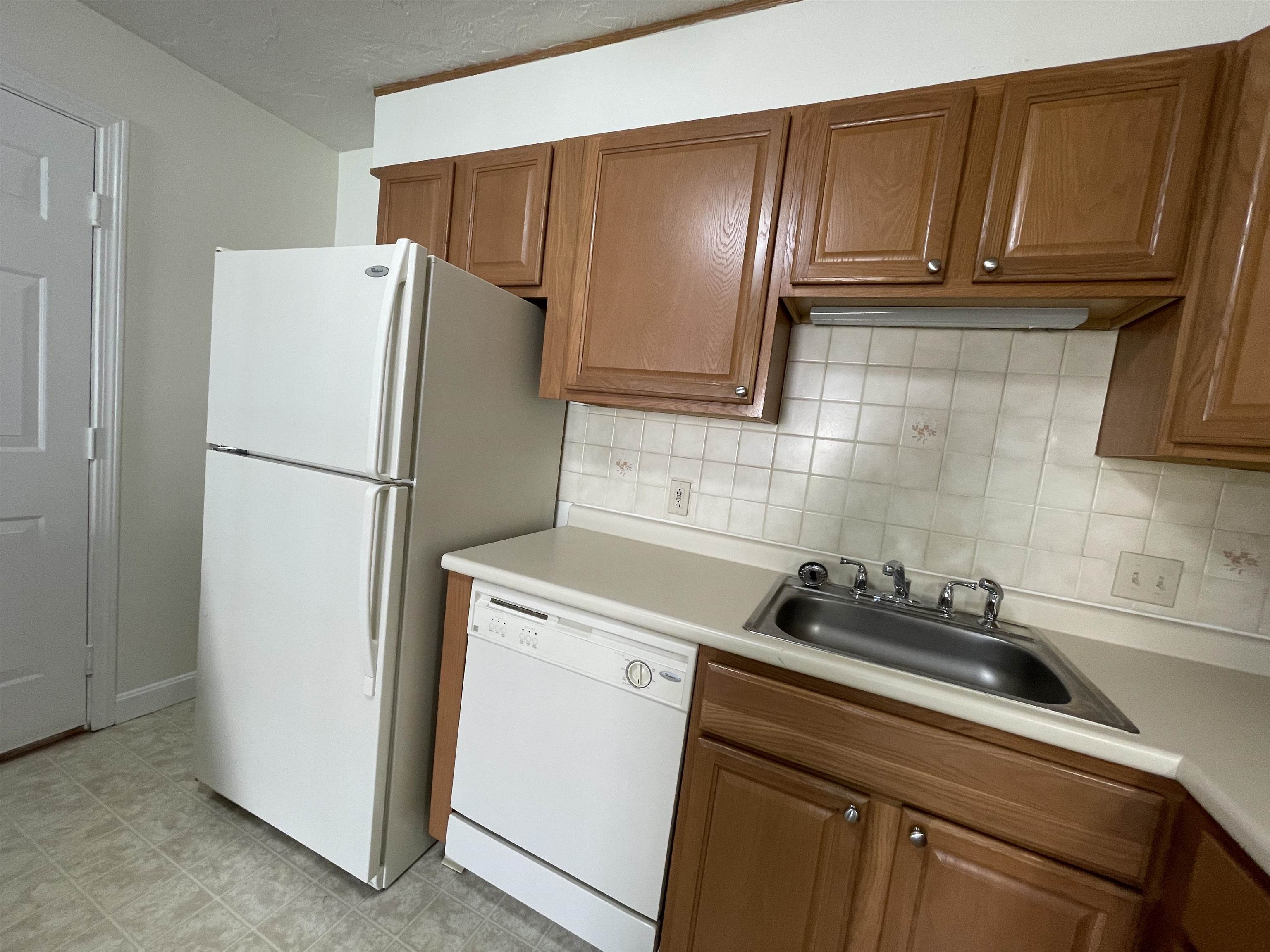 385 Huse Road, Unit 15 Manchester, NH 03103 - Photo 15 of 42