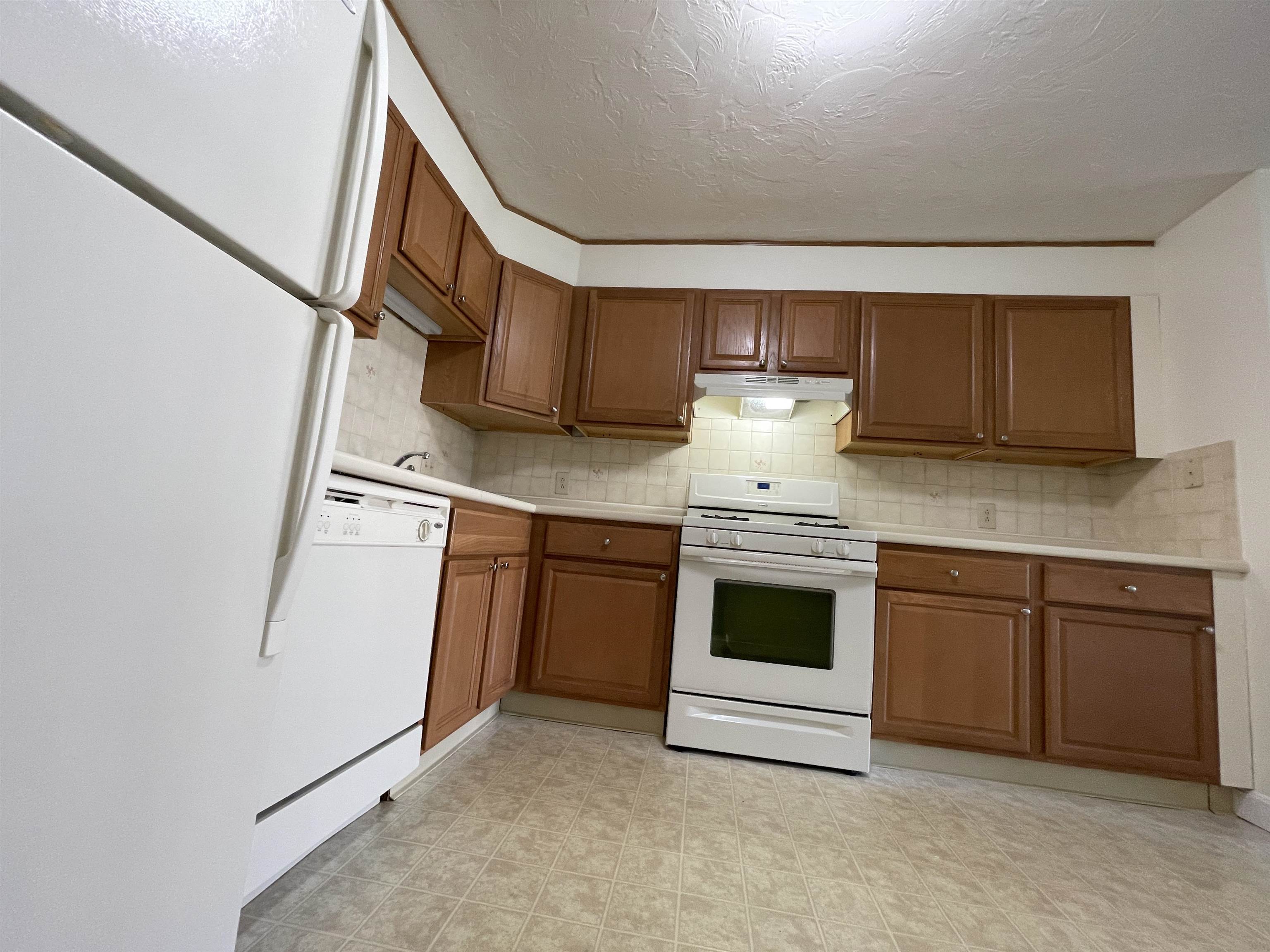 385 Huse Road, Unit 15 Manchester, NH 03103 - Photo 16 of 42