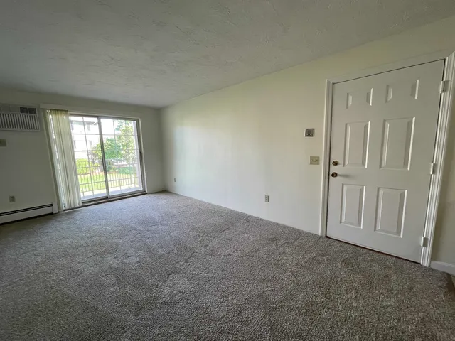 $1,891 | 385 Huse Road, Unit 15, Manchester, NH 03103