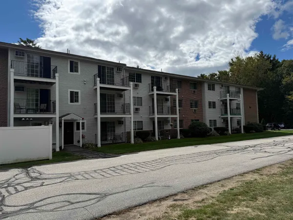 $1,891 | 385 Huse Road, Unit 15, Manchester, NH 03103