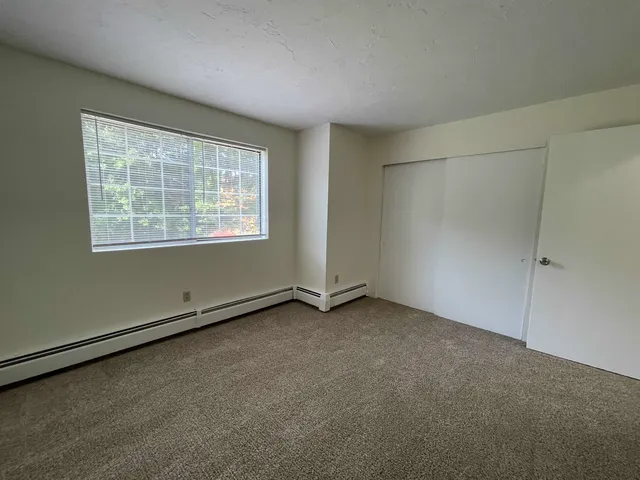 $1,891 | 385 Huse Road, Unit 15, Manchester, NH 03103