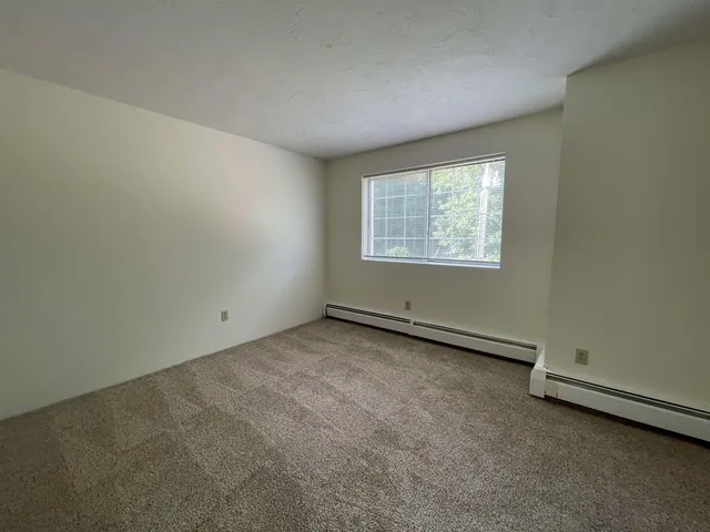 $1,891 | 385 Huse Road, Unit 15, Manchester, NH 03103