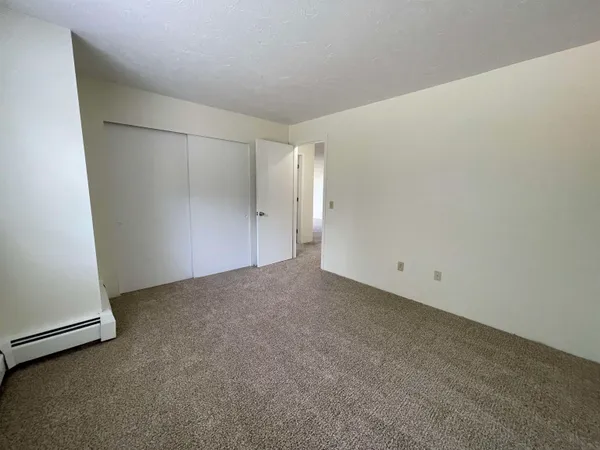 $1,891 | 385 Huse Road, Unit 15, Manchester, NH 03103