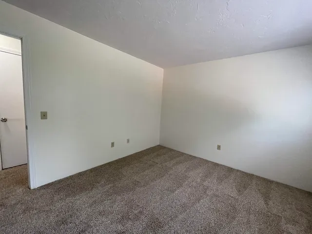 $1,891 | 385 Huse Road, Unit 15, Manchester, NH 03103