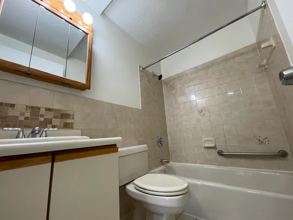$1,891 | 385 Huse Road, Unit 15, Manchester, NH 03103