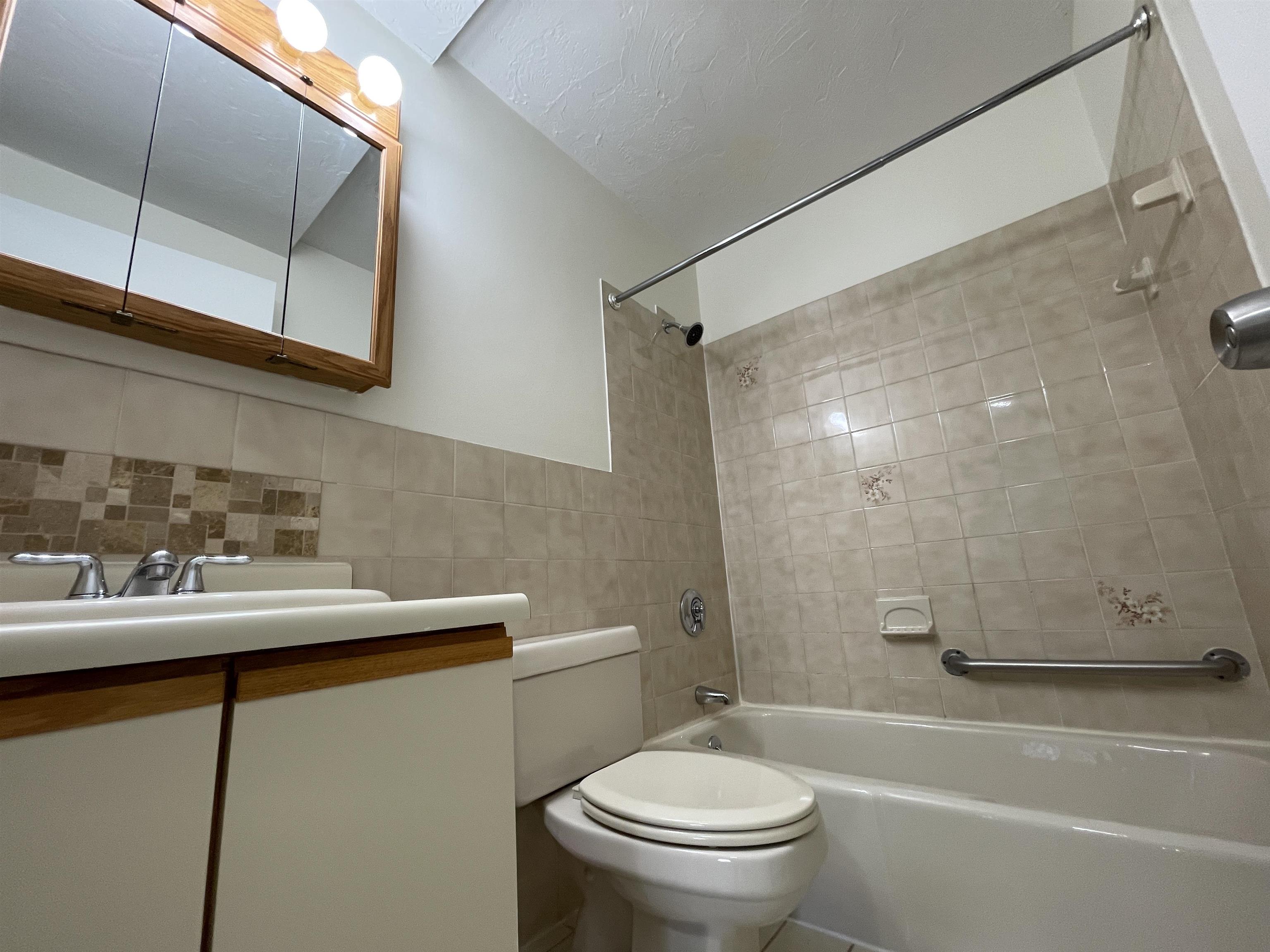 385 Huse Road, Unit 15 Manchester, NH 03103 - Photo 32 of 42