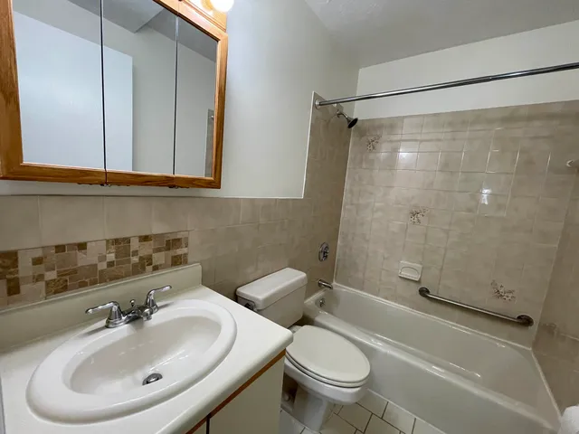 $1,891 | 385 Huse Road, Unit 15, Manchester, NH 03103