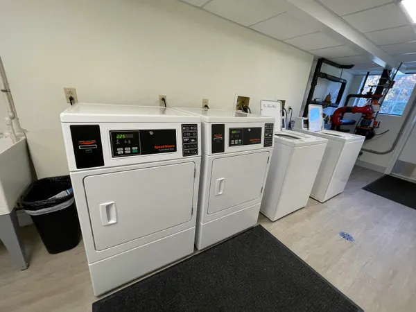 $1,891 | 385 Huse Road, Unit 15, Manchester, NH 03103