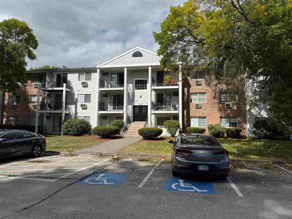 $1,891 | 385 Huse Road, Unit 15, Manchester, NH 03103