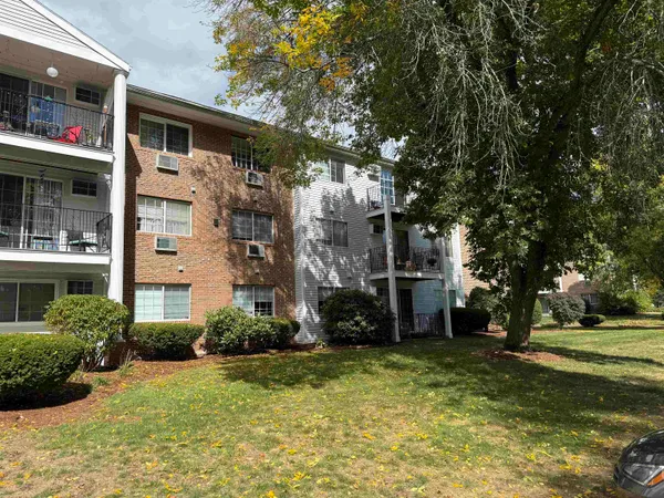 $1,891 | 385 Huse Road, Unit 15, Manchester, NH 03103