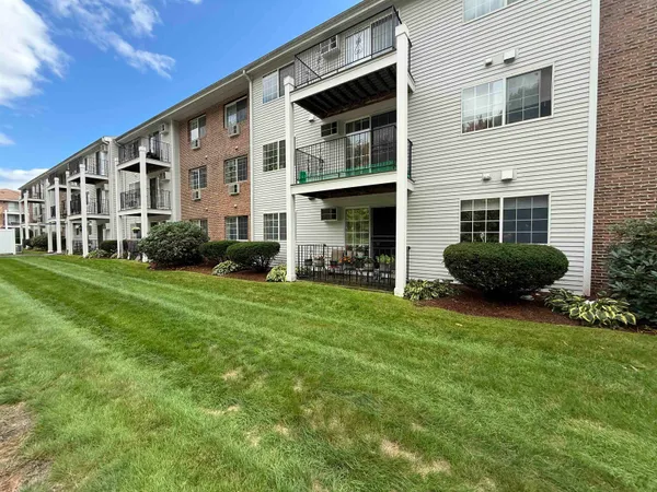 $1,891 | 385 Huse Road, Unit 15, Manchester, NH 03103