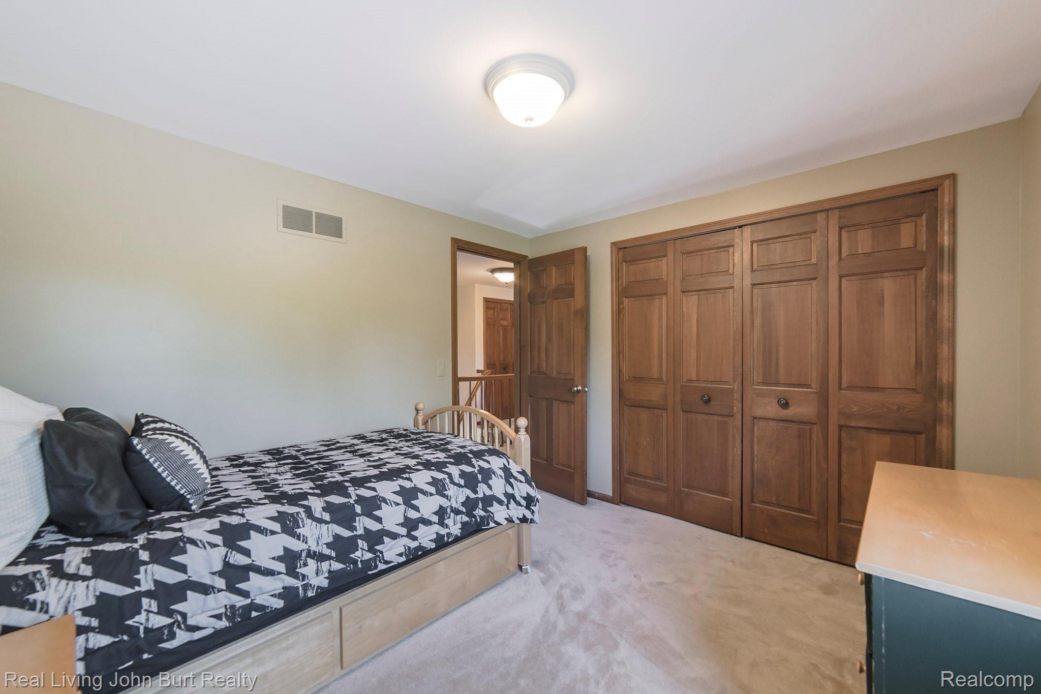 1705 Snowden Circle Rochester, MI 48306 - Photo 24 of 35 42-DSC_1111.jpg
