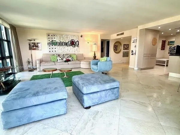 $1,550,000 | 1111 Crandon Boulevard, Unit C902, Key Biscayne, FL 33149