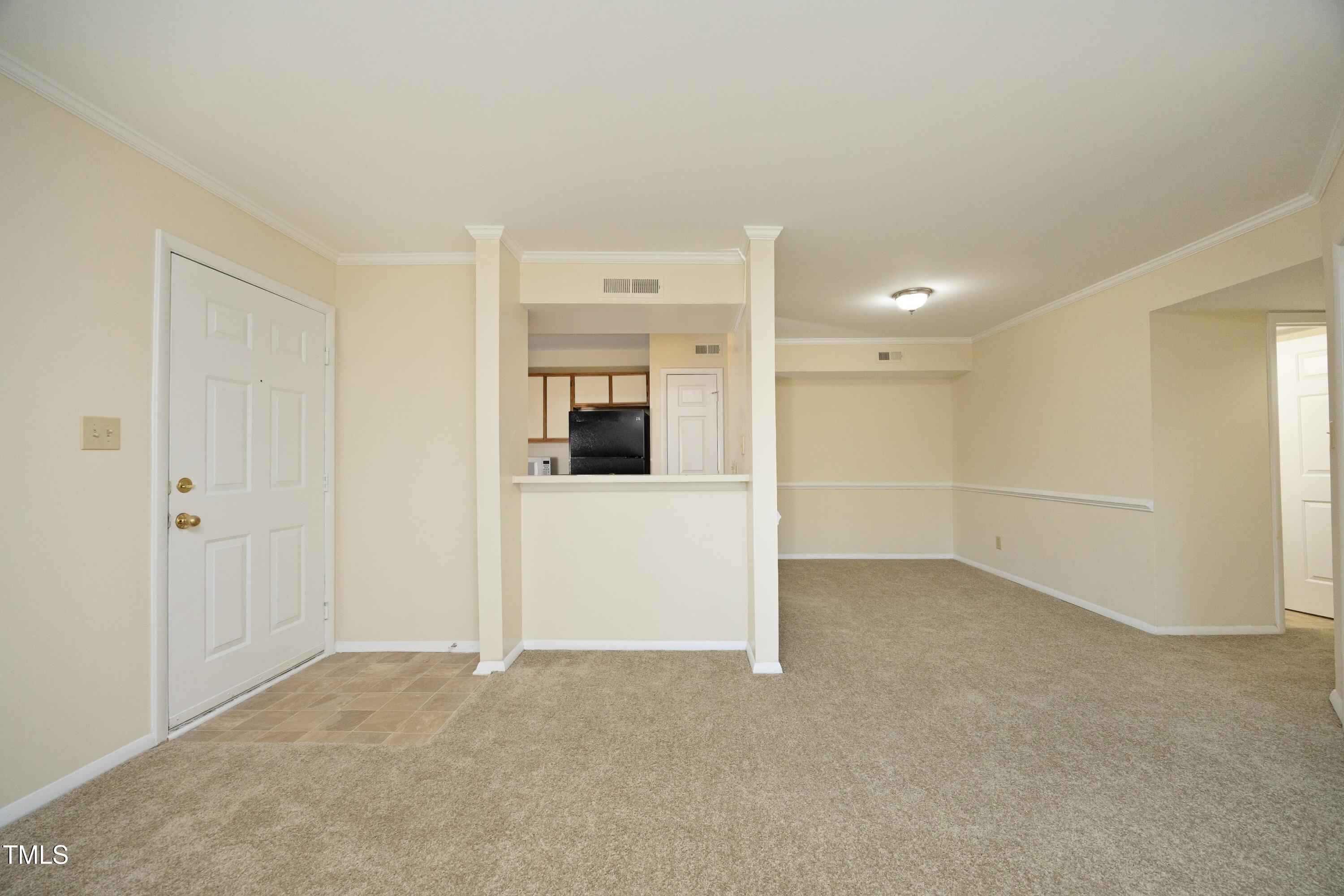 Pass Through to Kitchen