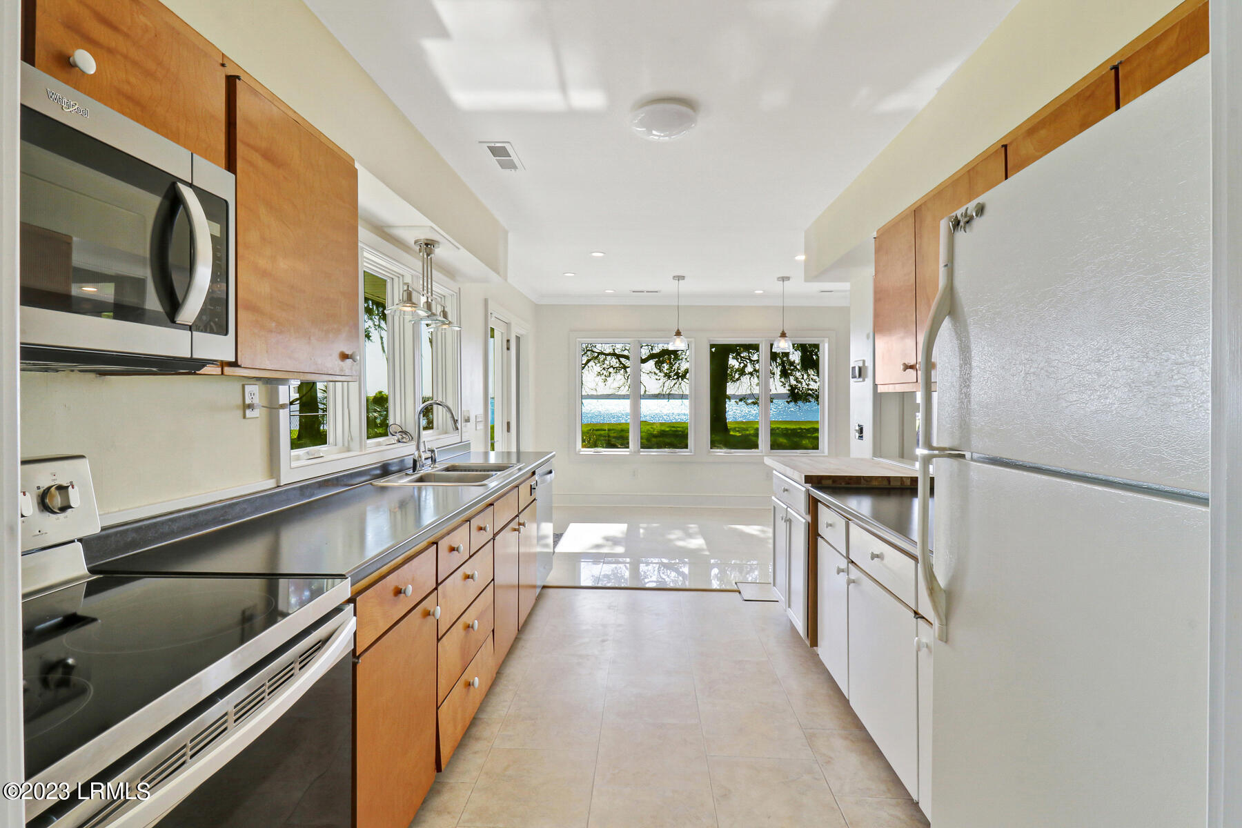 71 Fort Fremont Road St. Helena Island, SC 29920 - Photo 25 of 50 Kitchen and Dining