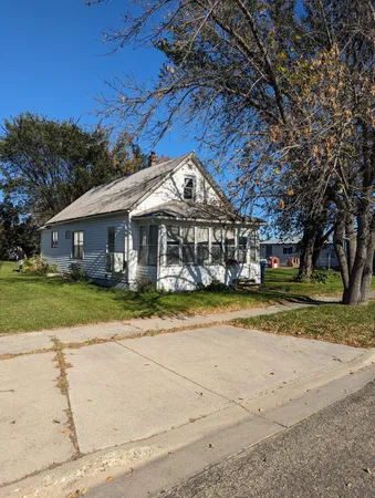 $67,000 | 212 2nd Avenue, Enderlin, ND 58027