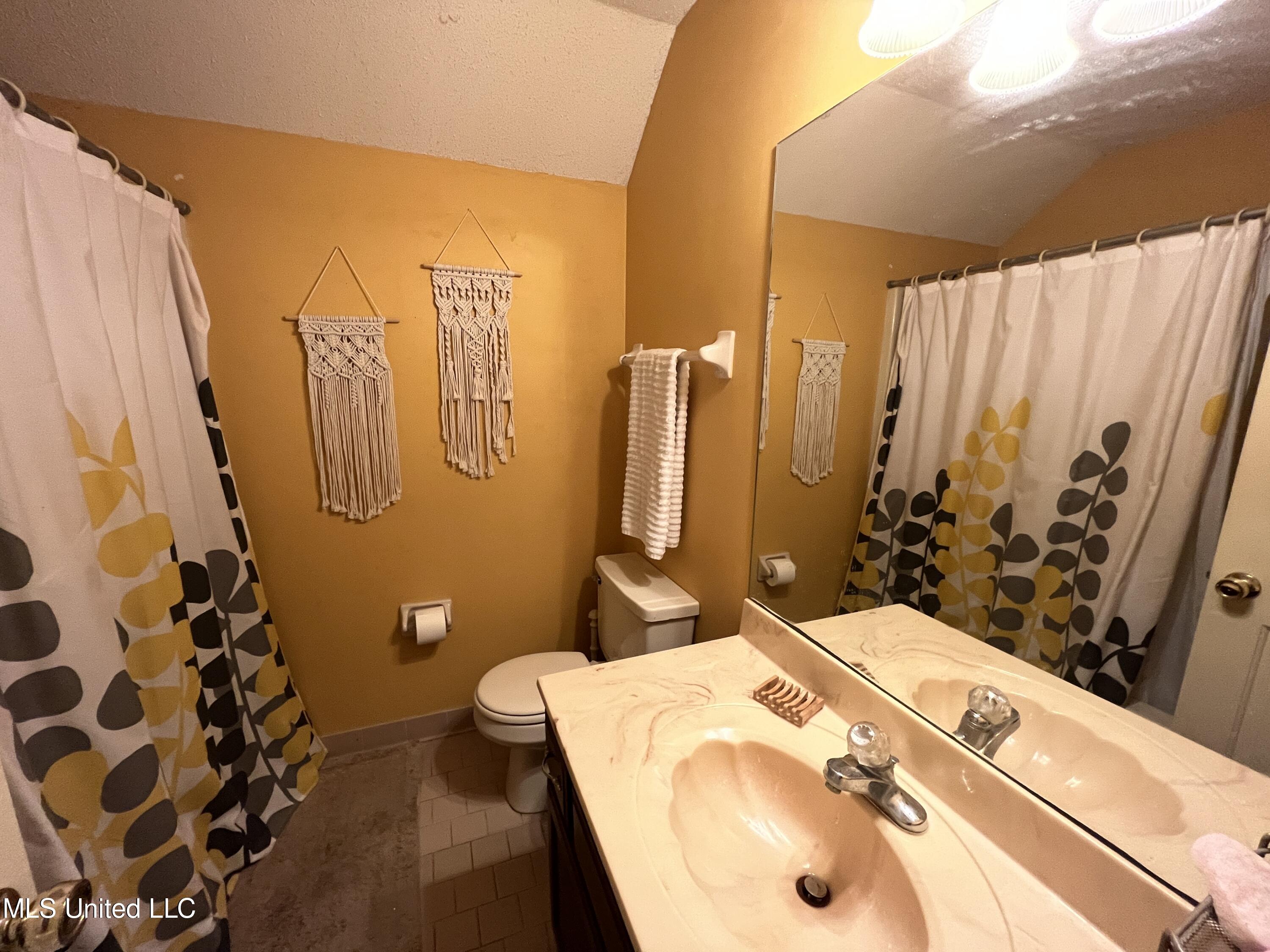 5725 Malone Road Olive Branch, MS 38654 - Photo 42 of 54 20230309_222915662_iOS