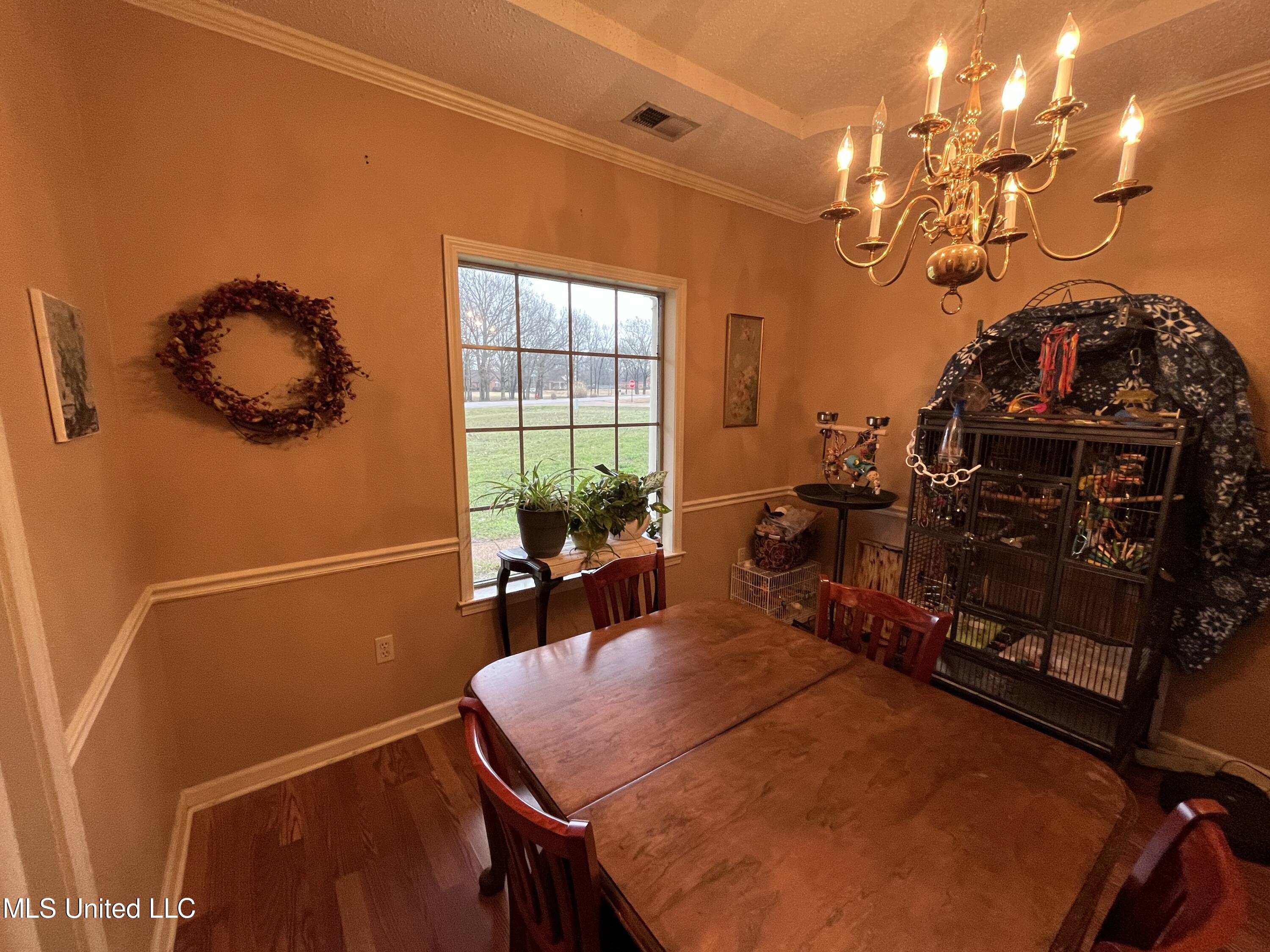 5725 Malone Road Olive Branch, MS 38654 - Photo 8 of 54 20230309_222521654_iOS
