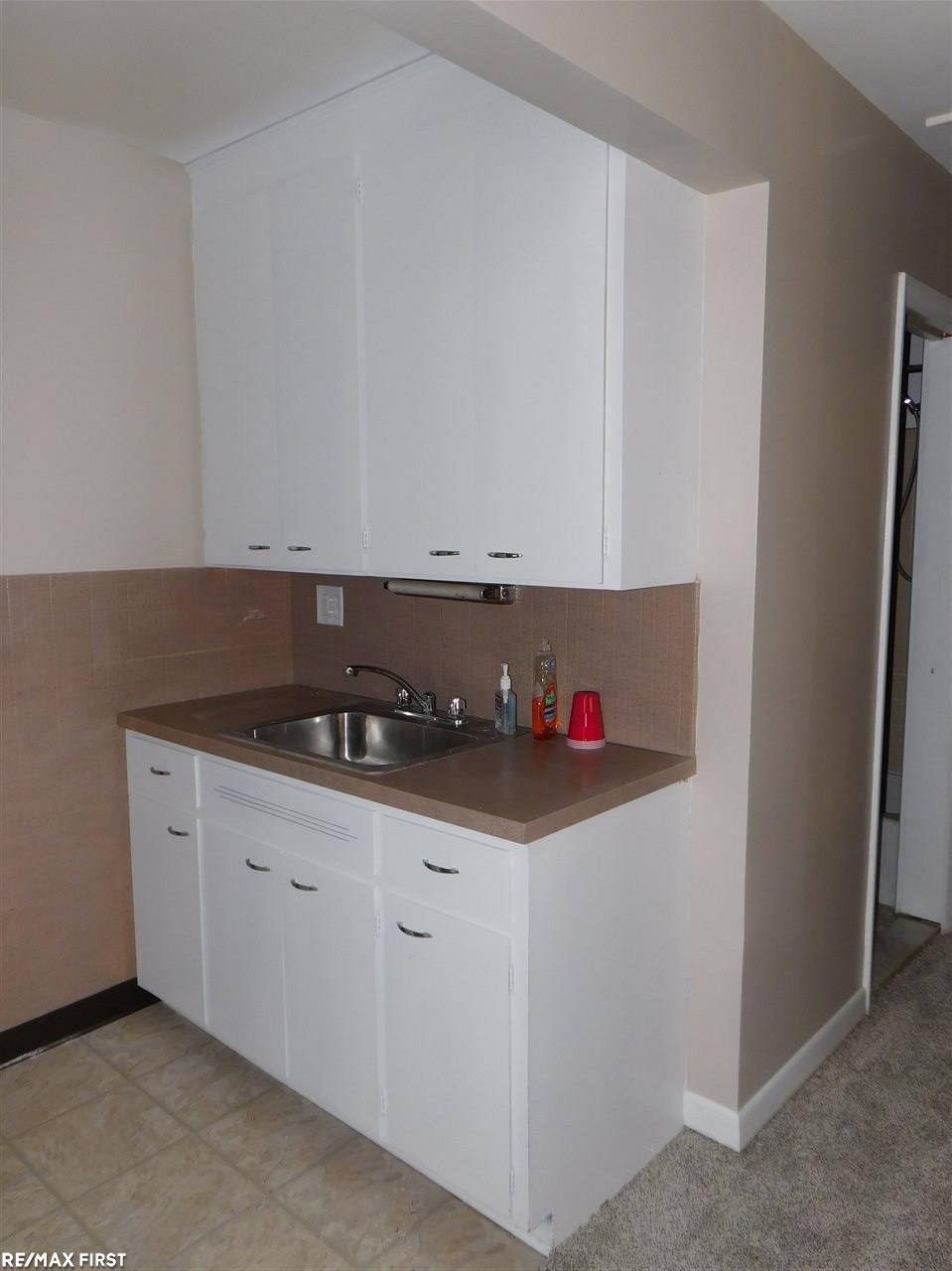 23371 Kelly Road Eastpointe, MI 48021 - Photo 5 of 14 31374512-4.JPG