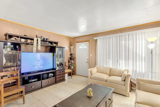 $324,999 | 2341 South 24th Avenue, Broadview, IL 60155