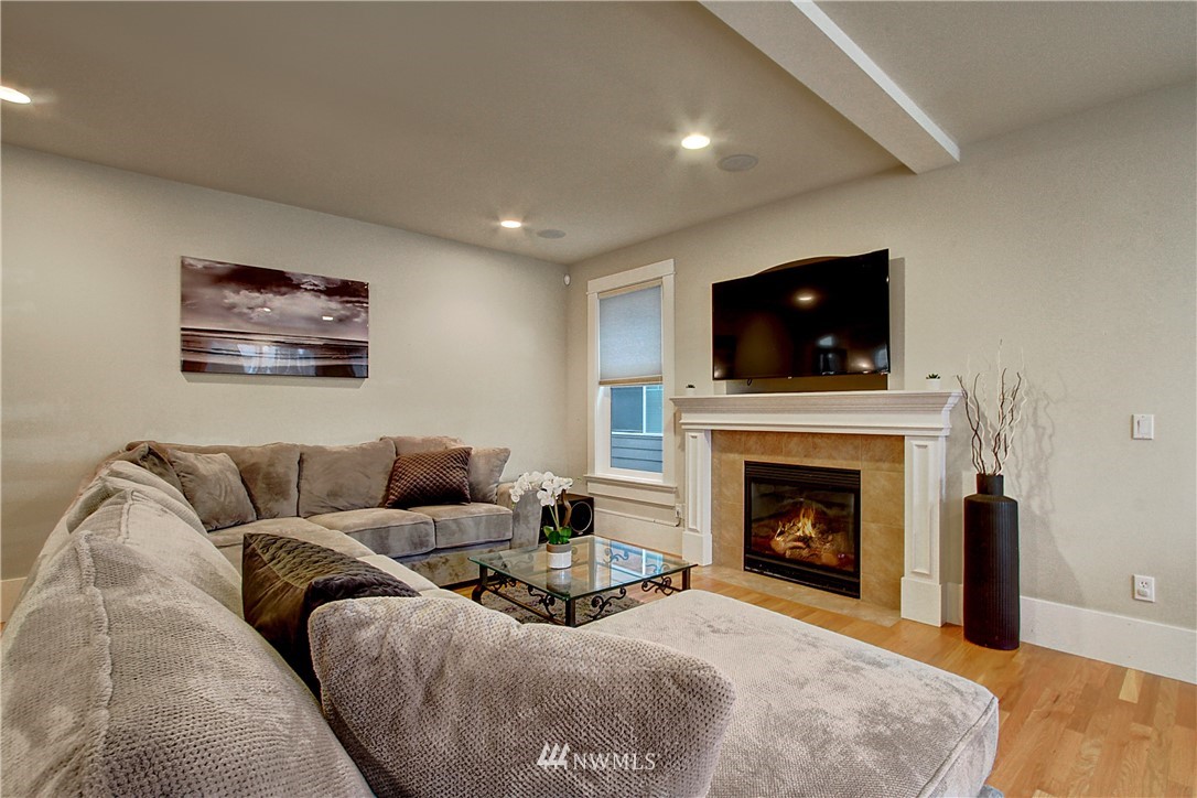 5120 Northeast 10th Street Renton, WA 98059 - Photo 9 of 25 Gallery Image 9