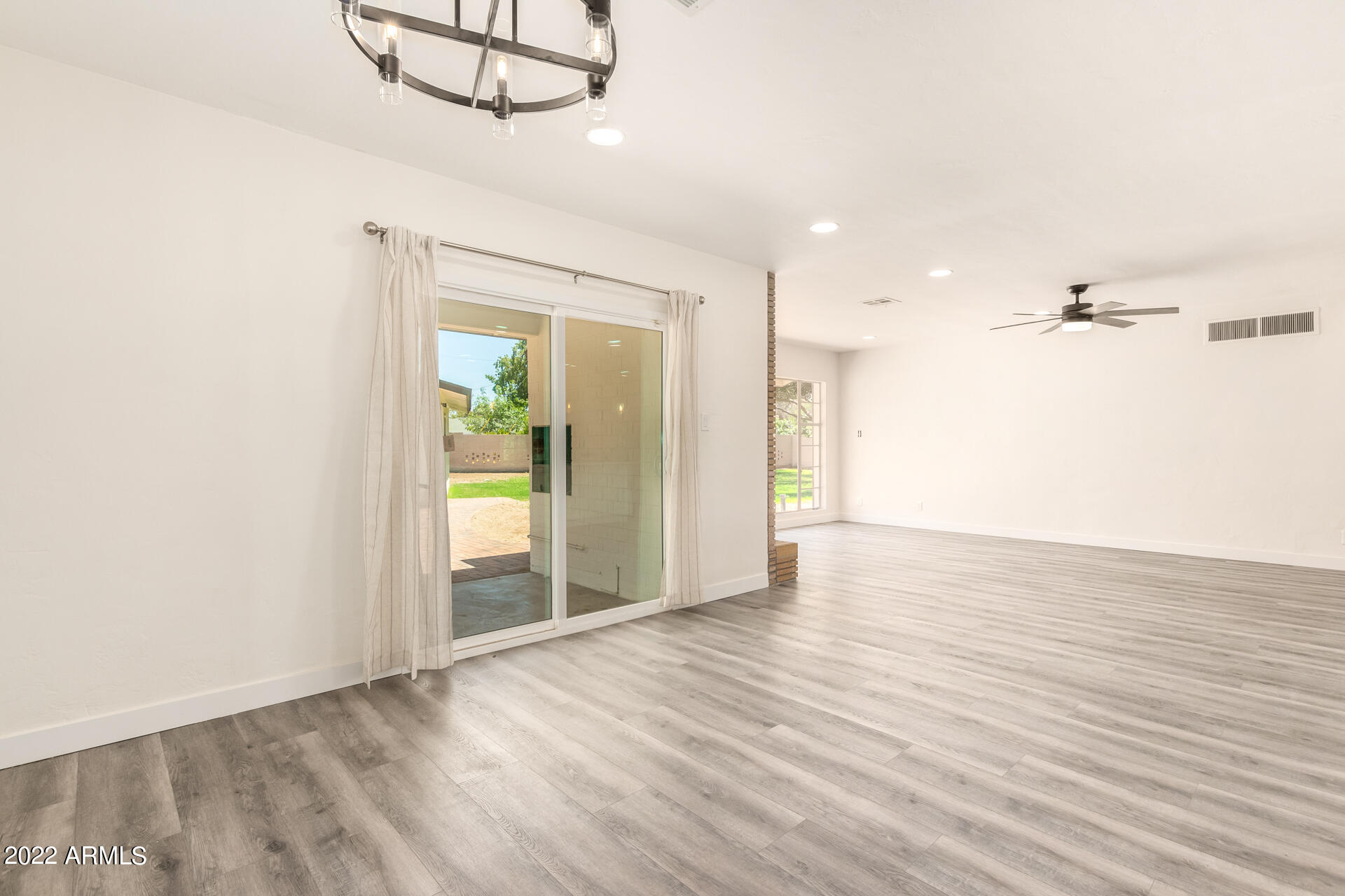 2137 West Thomas Road Phoenix, AZ 85015 - Photo 14 of 58 0018-16-Thomas