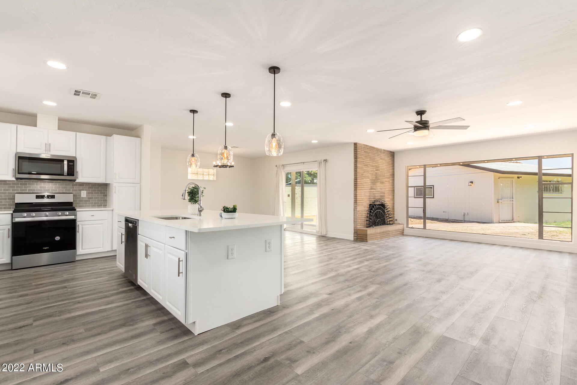 2137 West Thomas Road Phoenix, AZ 85015 - Photo 5 of 58 0020-18-Thomas