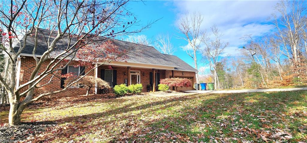 102 Oaklawn Road Mount Airy, NC 27030 - Photo 8 of 41 Gallery Image 8