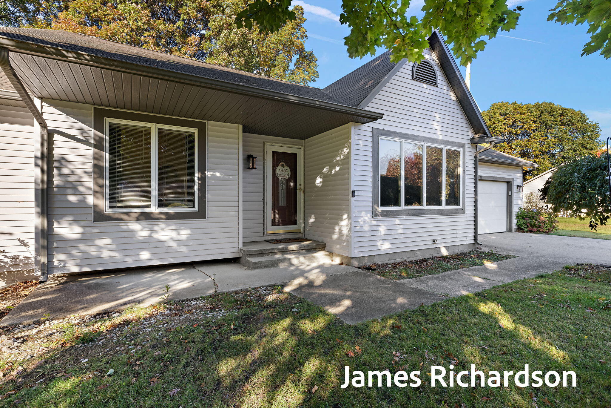 15249 Widgeon Road Grand Haven, MI 49417 - Photo 3 of 44 44-web-or-mls-2R9A2809