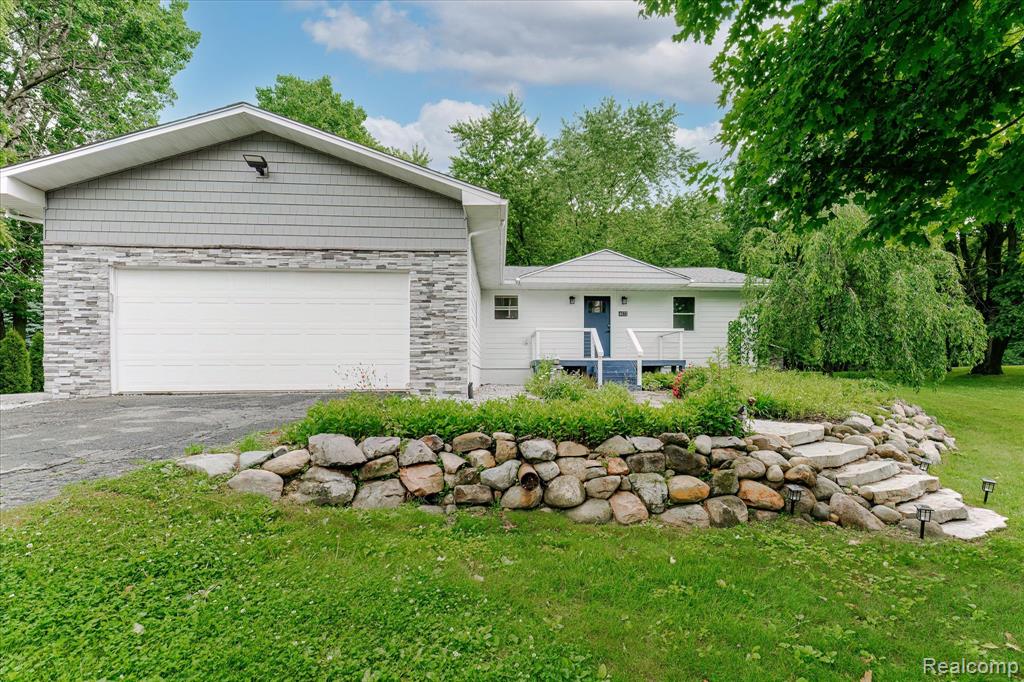 4072 Mill Lake Road Lake Orion, MI 48360 - Photo 1 of 29 Gallery Image 1