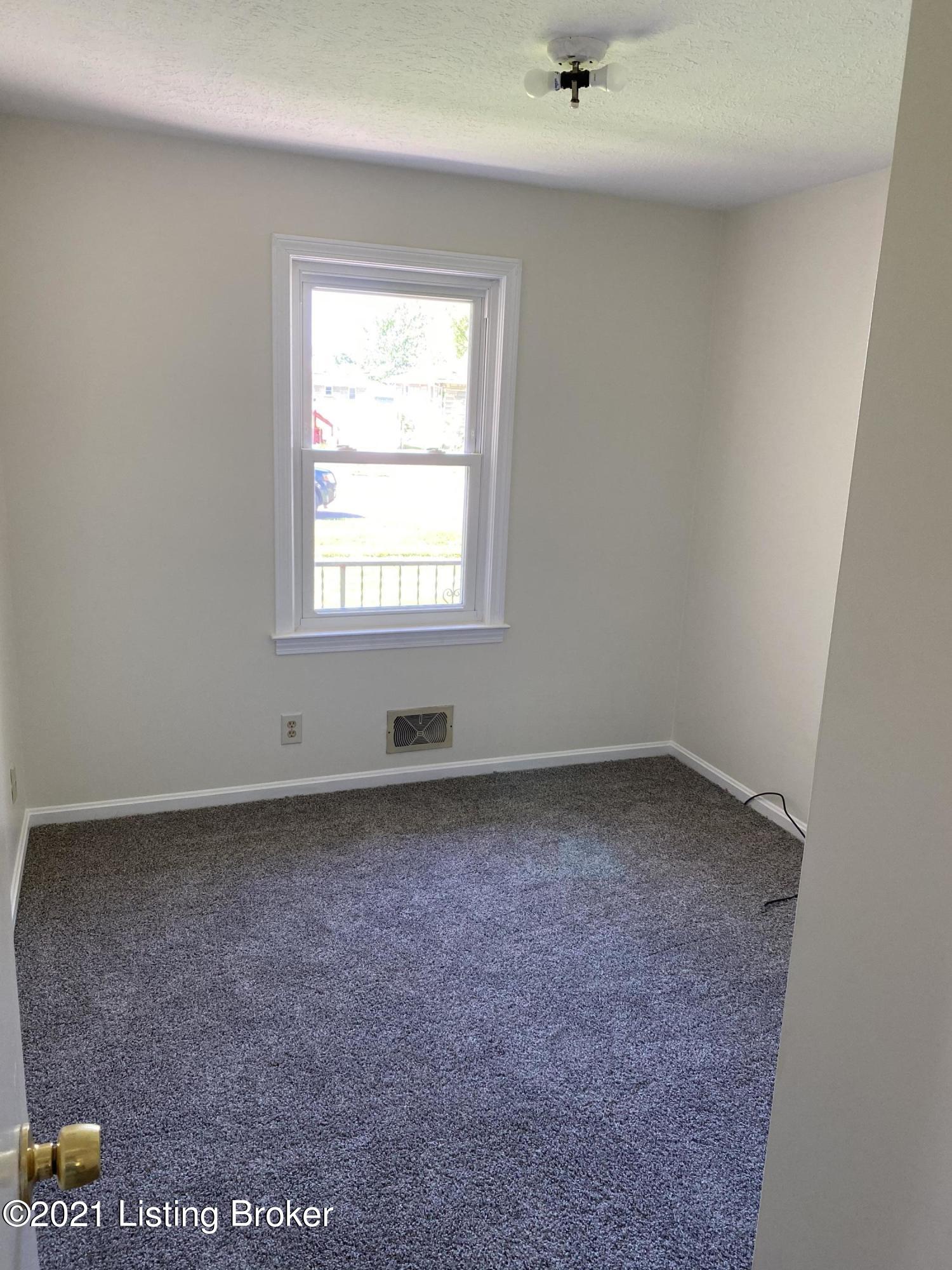 6711 Aron Road Louisville, KY 40258 - Photo 15 of 17 Bedroom #2 - center of house