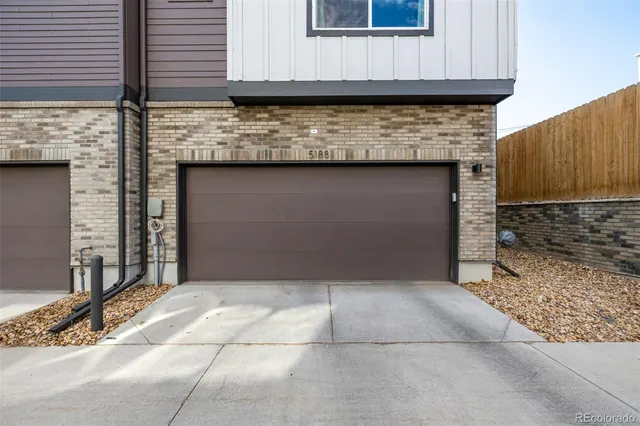 a view of an entryway of house