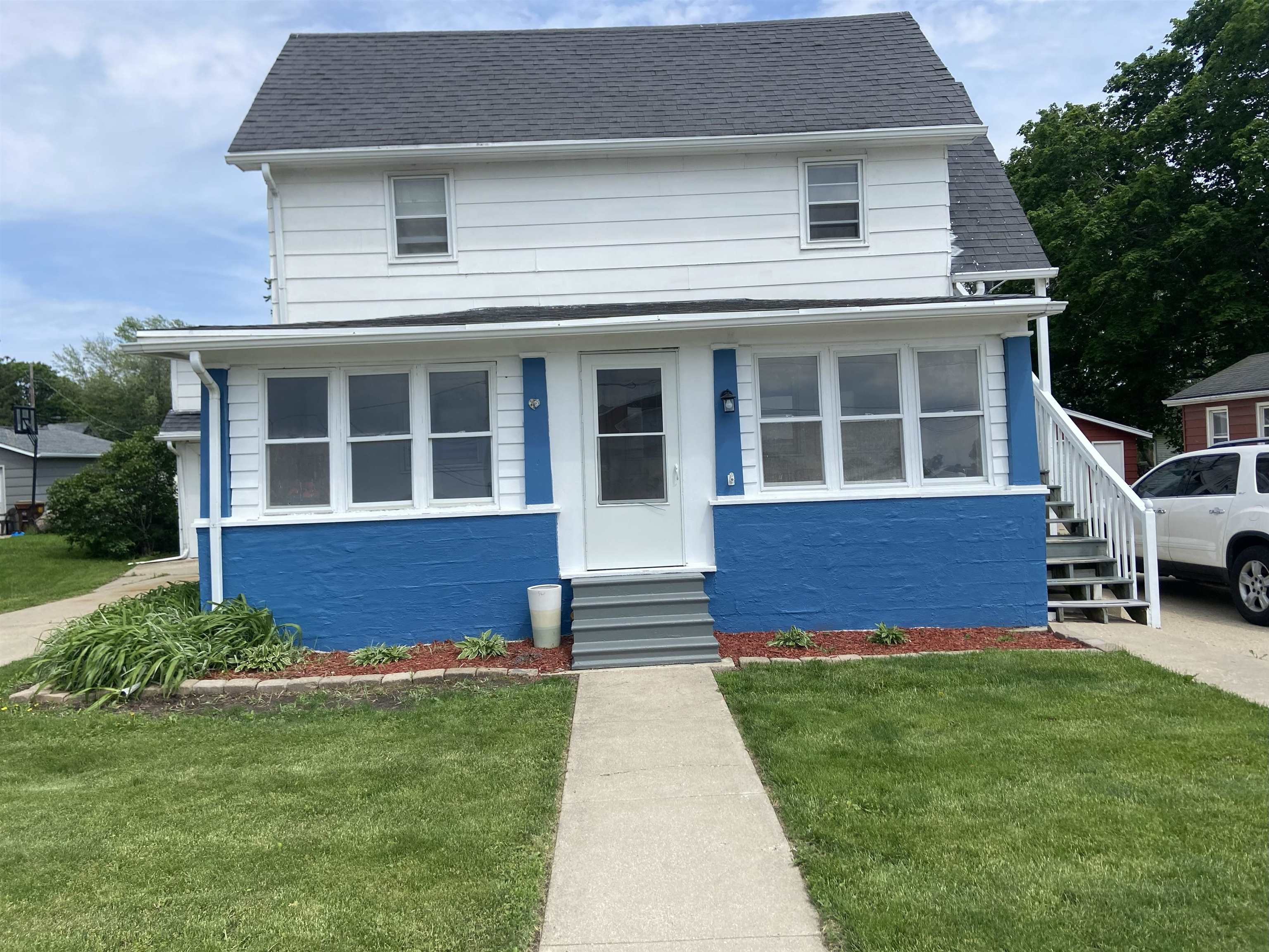 521 North Walnut Street Byron, IL 61010 - Photo 9 of 9 a front view of a house with a yard