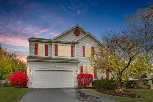 $399,900 | 697 Providence Lane, Lindenhurst, IL 60046