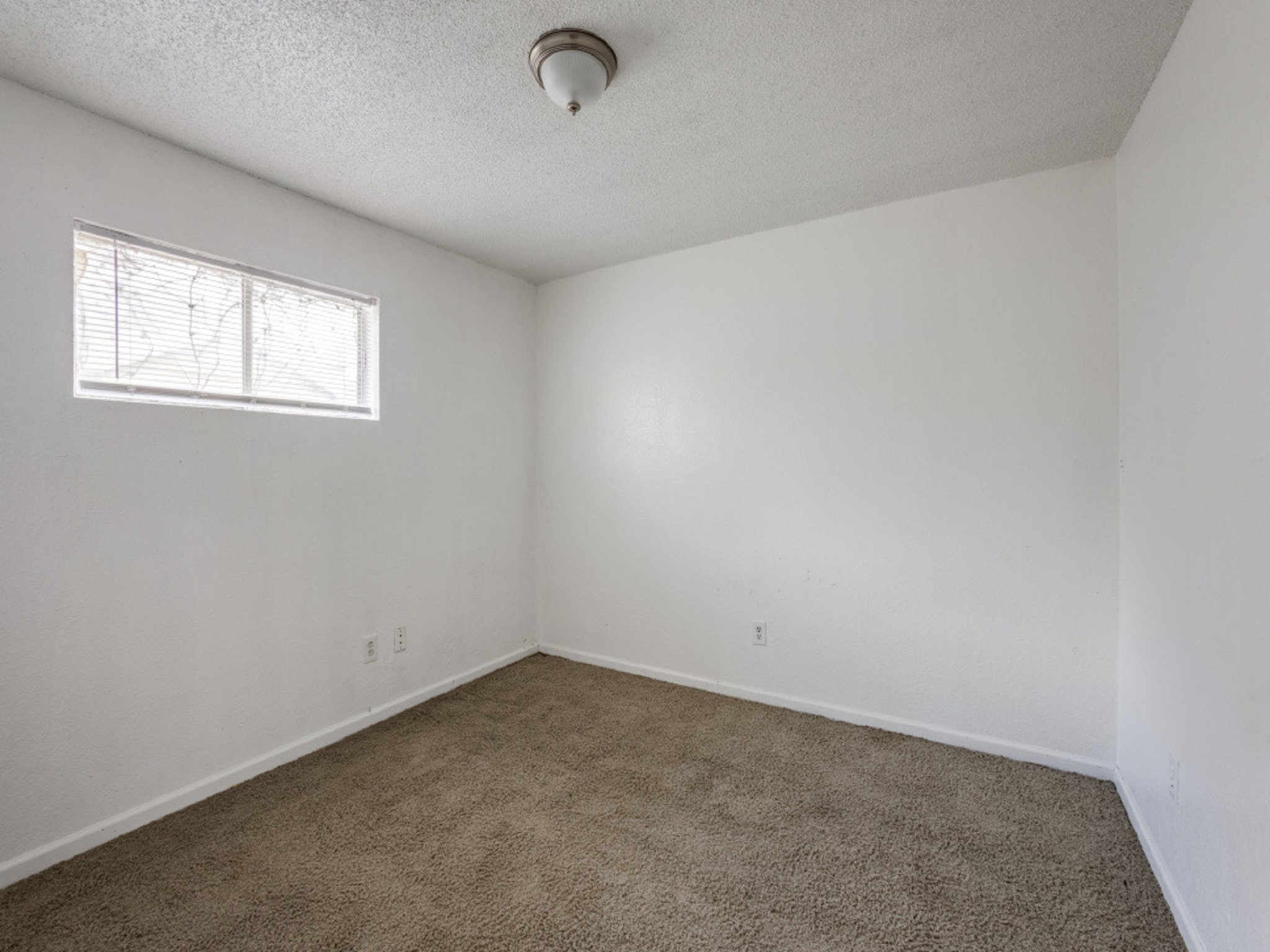 1711 Wichita Street, Unit 8 Houston, TX 77004 - Photo 7 of 12 an empty room with a window