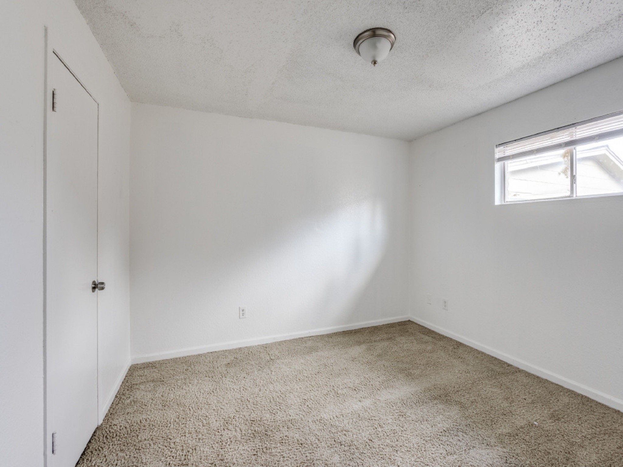 1711 Wichita Street, Unit 8 Houston, TX 77004 - Photo 9 of 12 a view of an empty room and a window