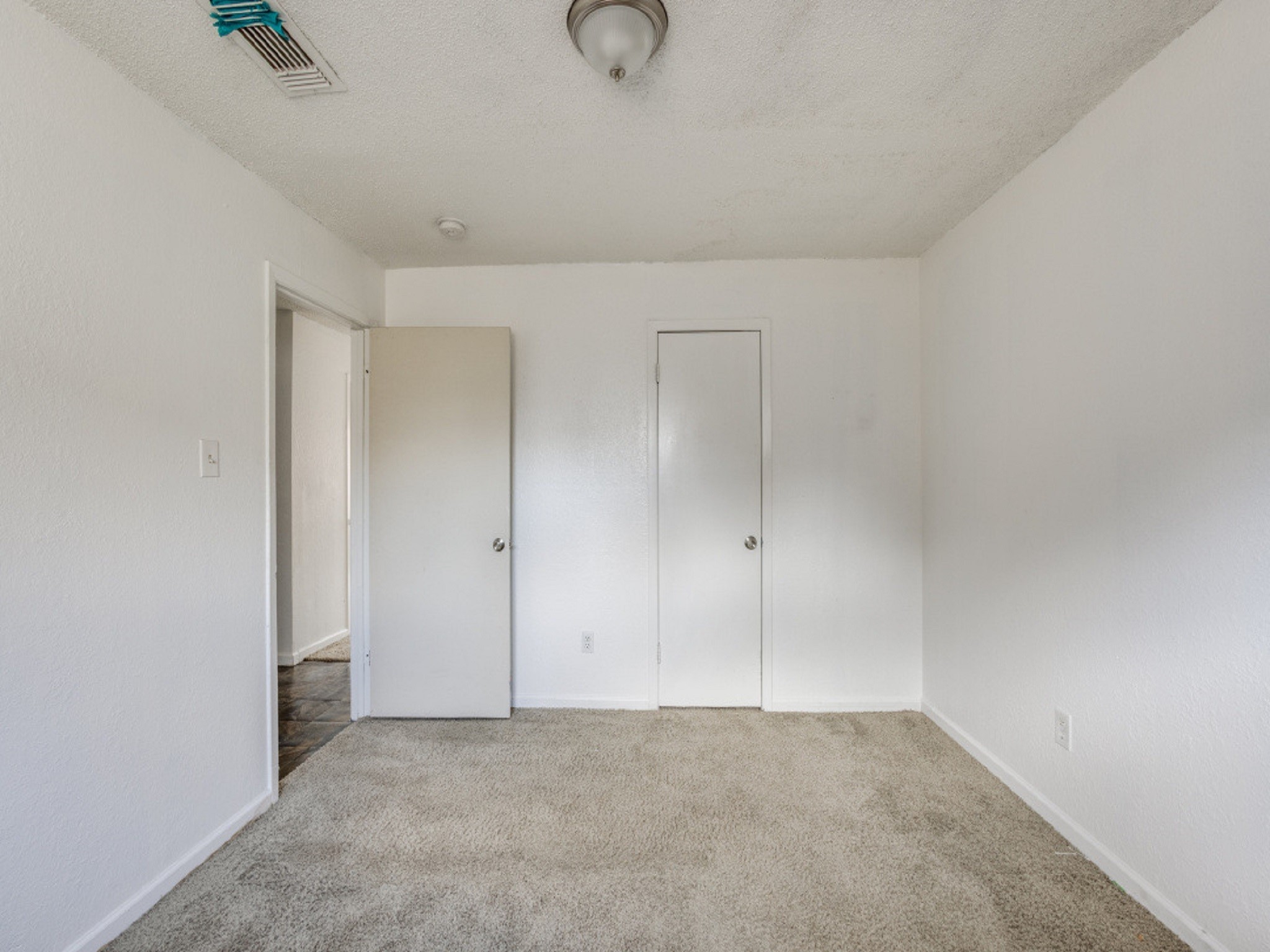 1711 Wichita Street, Unit 8 Houston, TX 77004 - Photo 10 of 12 a view of an empty room