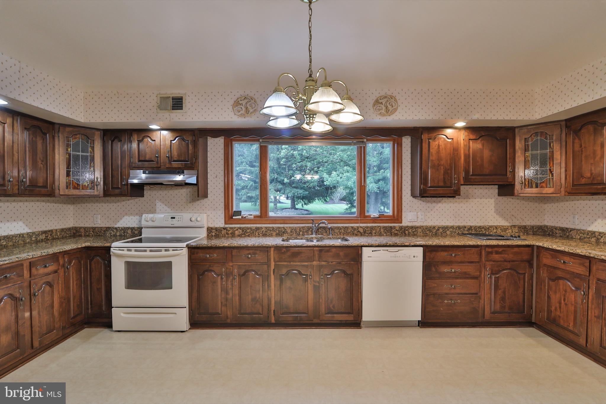 875 Parkway Road Allentown, PA 18104 - Photo 18 of 33 Gallery Image 18