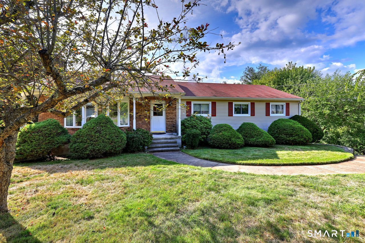 90 Brook Hill Road Hamden, CT 06514 - Photo 2 of 38