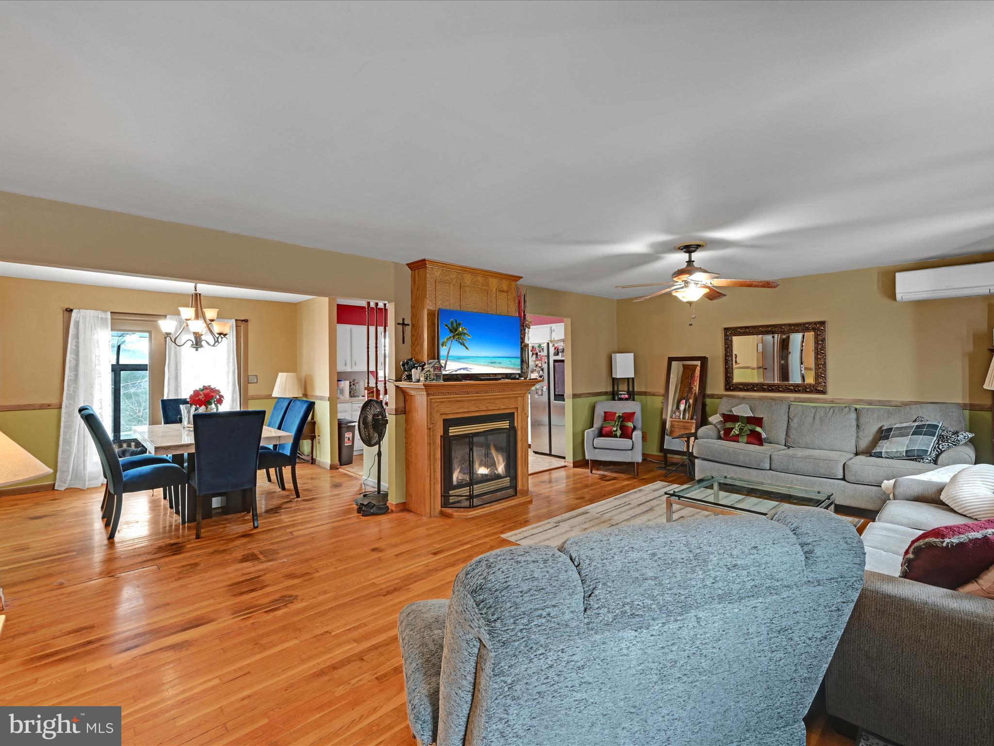 6296 Meadowview Road Germansville, PA 18053 - Photo 4 of 32 Living Room