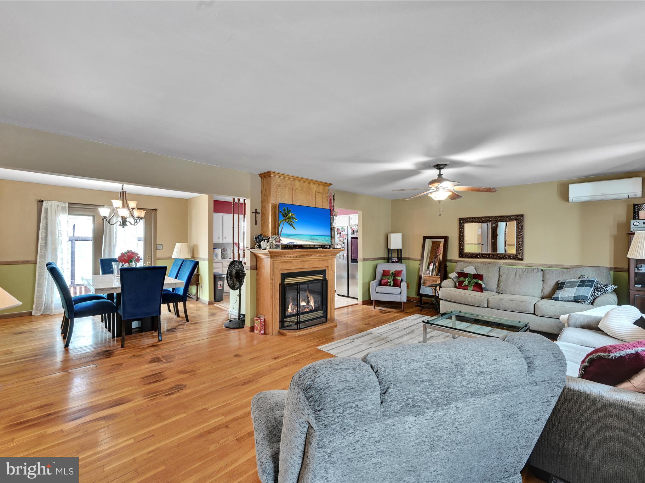 6296 Meadowview Road Germansville, PA 18053 - Photo 5 of 32 Living Room