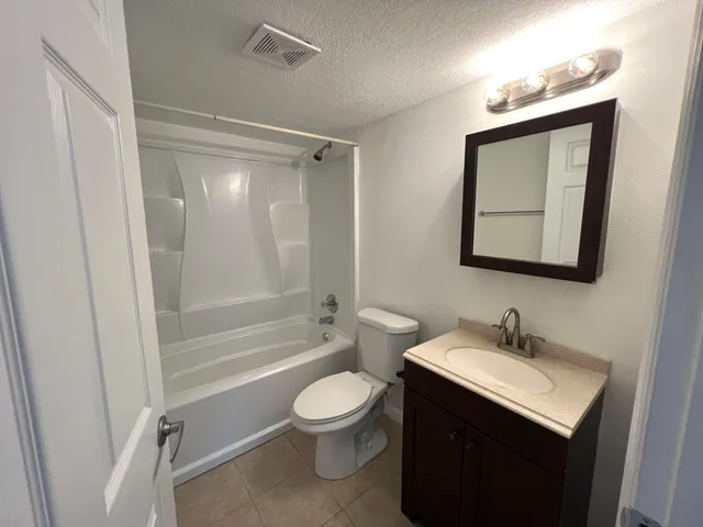 $2,000 | 1115 Green Pine Boulevard, Unit D1, West Palm Beach, FL 33409