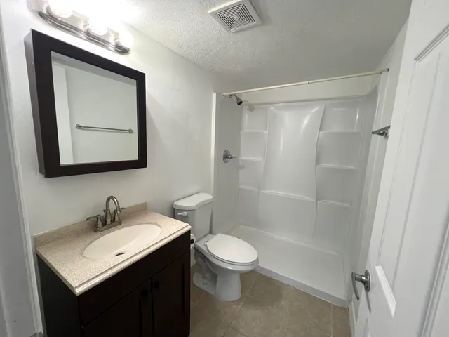 $2,000 | 1115 Green Pine Boulevard, Unit D1, West Palm Beach, FL 33409