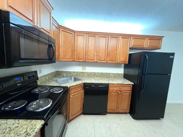 $2,000 | 1115 Green Pine Boulevard, Unit D1, West Palm Beach, FL 33409