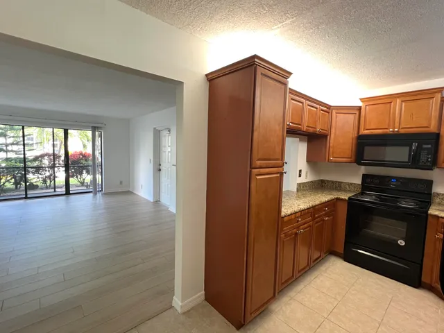 $2,000 | 1115 Green Pine Boulevard, Unit D1, West Palm Beach, FL 33409