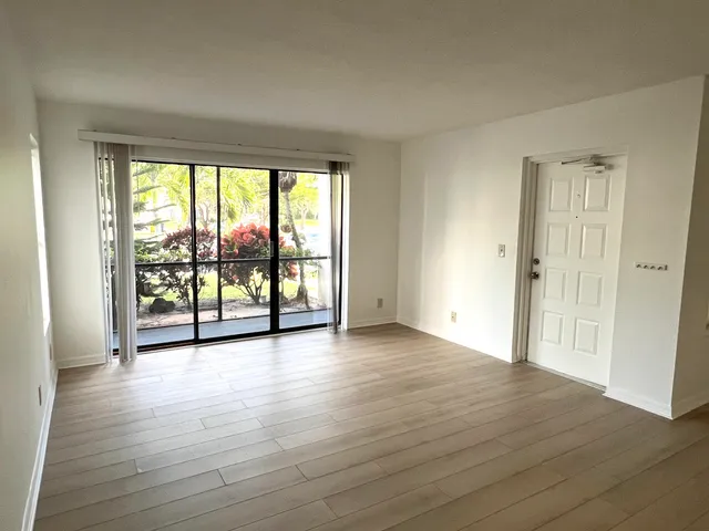 $2,000 | 1115 Green Pine Boulevard, Unit D1, West Palm Beach, FL 33409