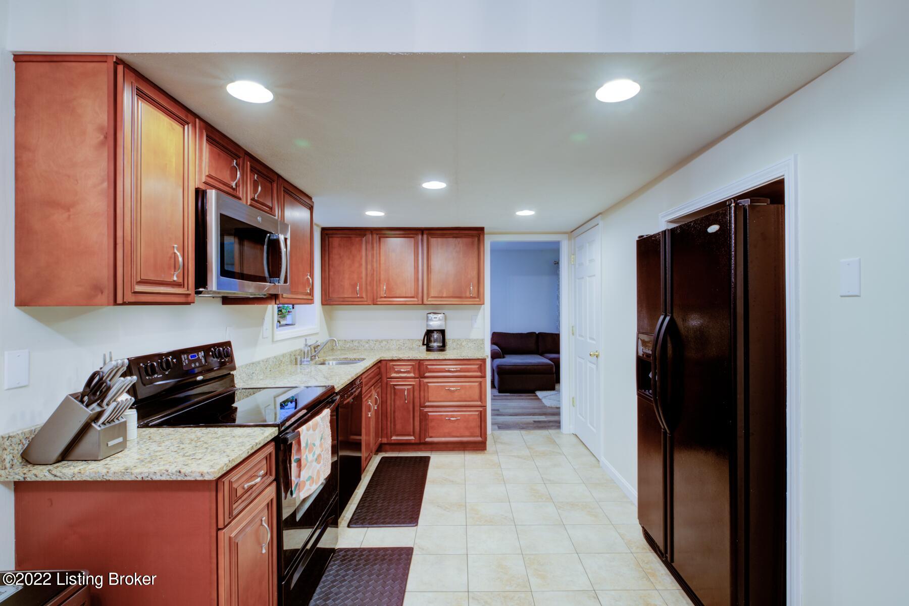 705 Creek Valley Road Louisville, KY 40243 - Photo 20 of 37 GSP-705_Creek_Valley_Rd-8