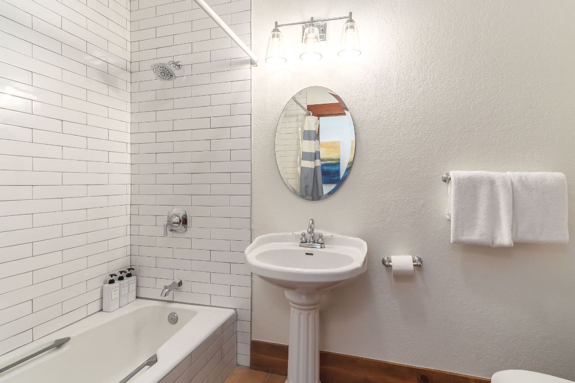 203 Leland Street Austin, TX 78704 - Photo 15 of 38 Secondary Bathroom